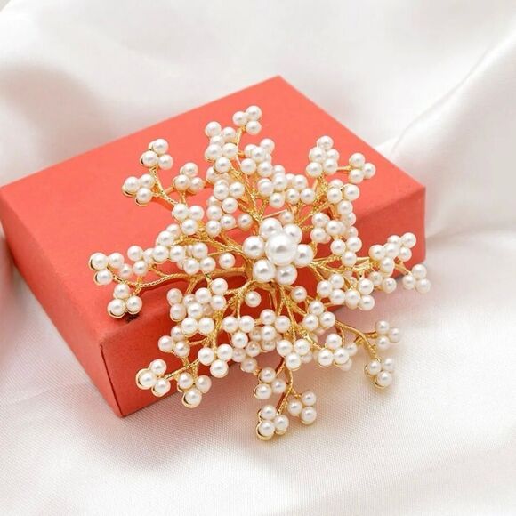 PEARL FLOWER BROOCH - Picture 3 of 5